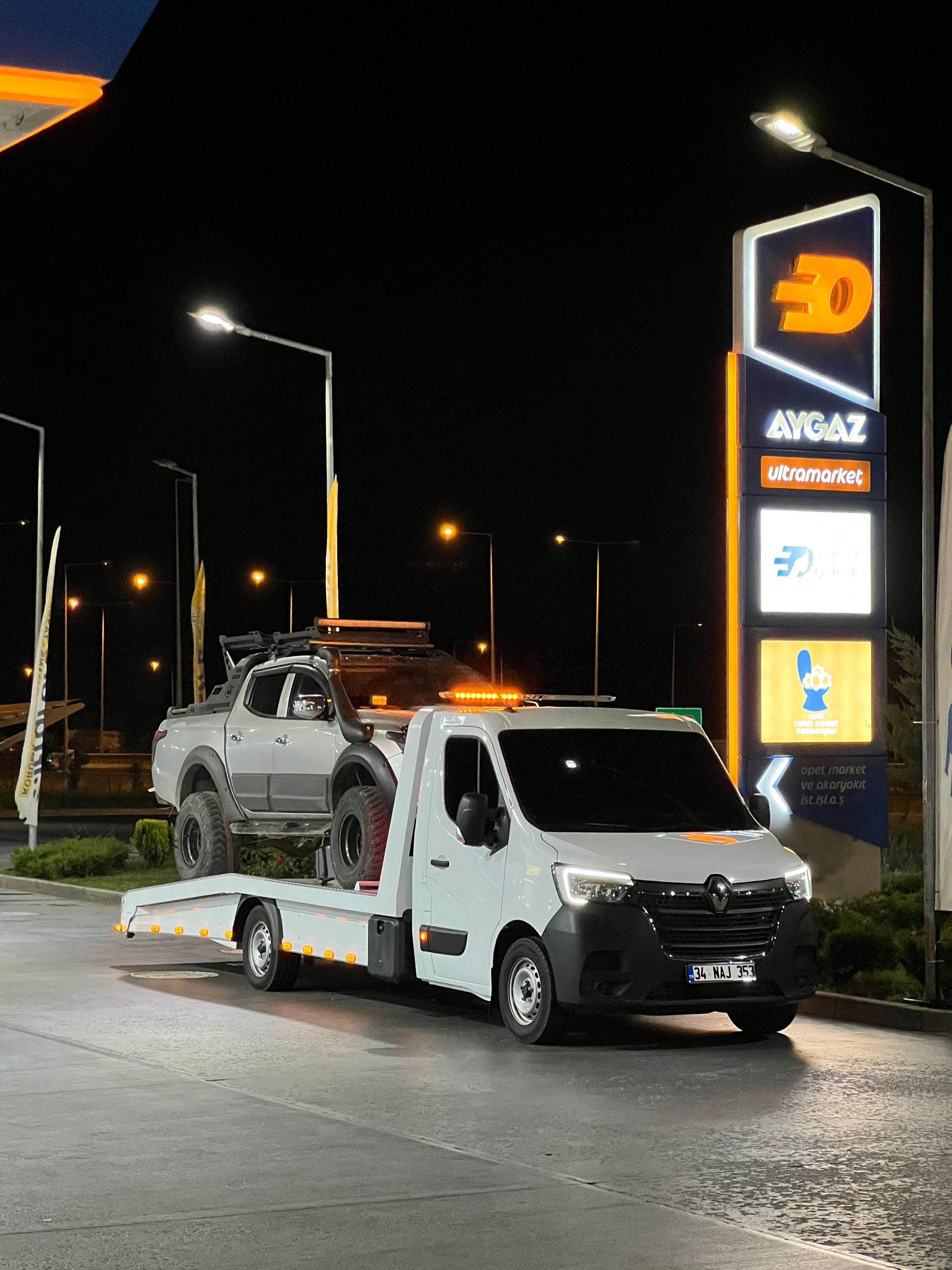 Oto çekici güvenli taşıma